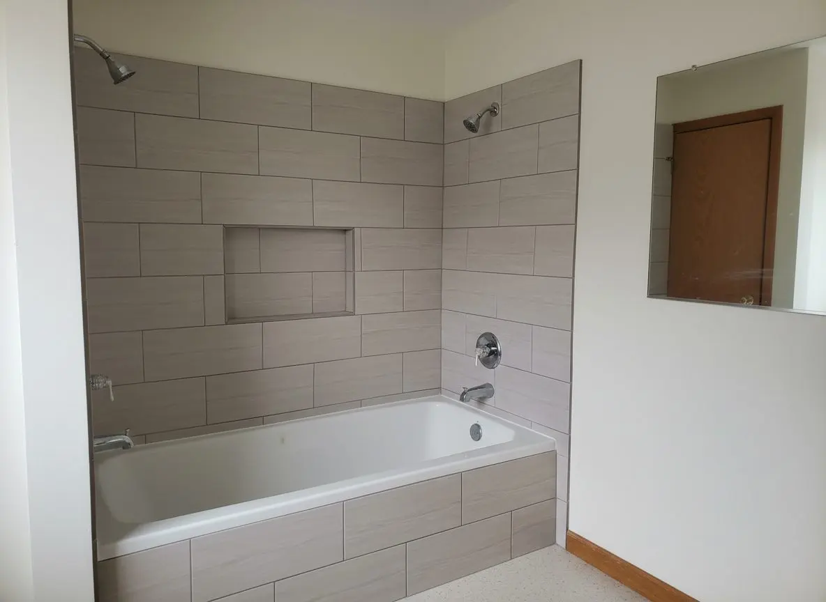 Tiled tub surround and niche in Whitehall